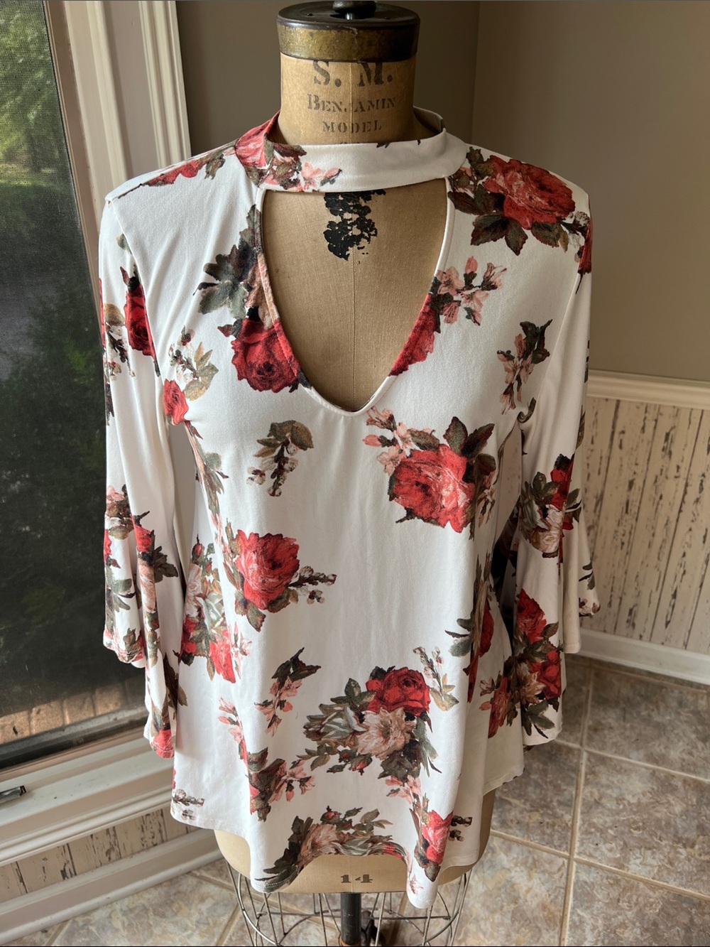 mittoshop White Floral Cutout Neck Blouse with Red Rose Print